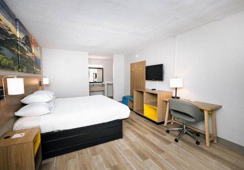 Days Inn by Wyndham Cincinnati East - image 3