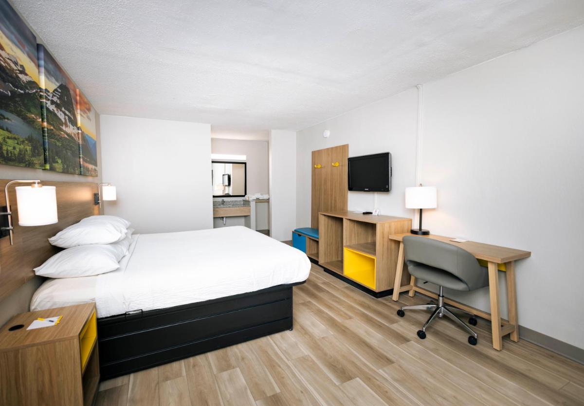Days Inn by Wyndham Cincinnati East - image 3