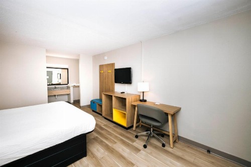 Days Inn by Wyndham Cincinnati East - image 30