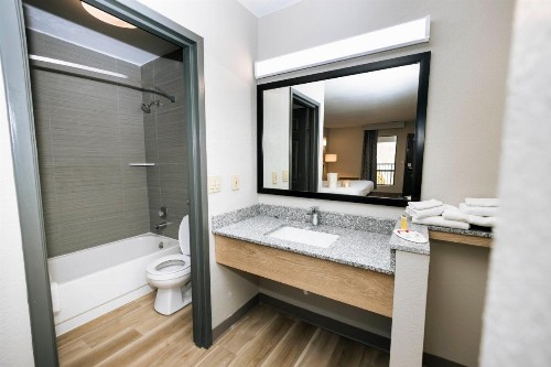 Days Inn by Wyndham Cincinnati East - image 38