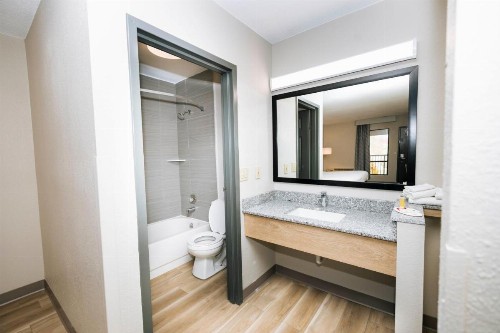 Days Inn by Wyndham Cincinnati East - image 39
