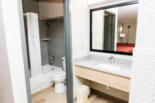 Days Inn by Wyndham Cincinnati East - image 4