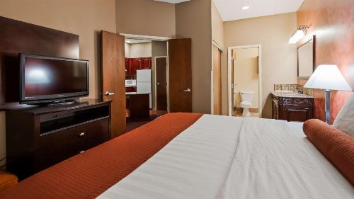 Best Western PLUS Hannaford Inn & Suites - image 11