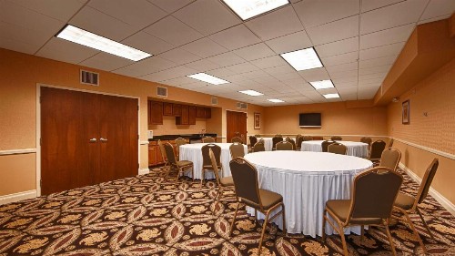 Best Western PLUS Hannaford Inn & Suites - image 19