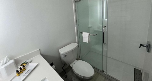 Best Western PLUS Hannaford Inn & Suites - image 24