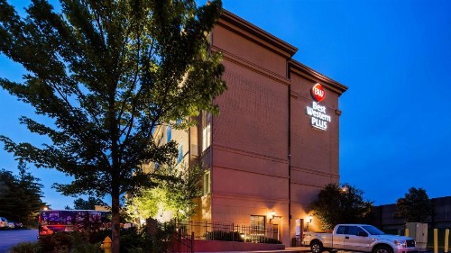 Best Western PLUS Hannaford Inn & Suites - image 4