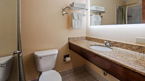 Best Western PLUS Hannaford Inn & Suites - image 6