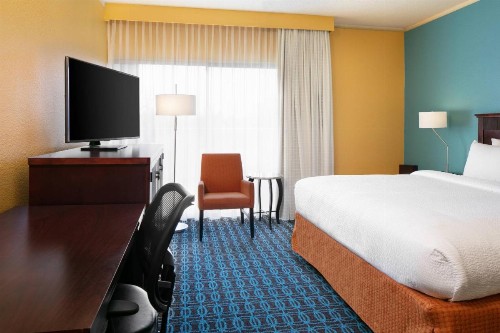 Fairfield Inn & Suites Cincinnati North/Sharonville - image 13