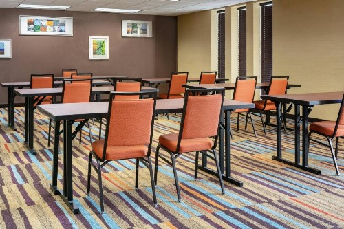 Fairfield Inn & Suites Cincinnati North/Sharonville - image 17