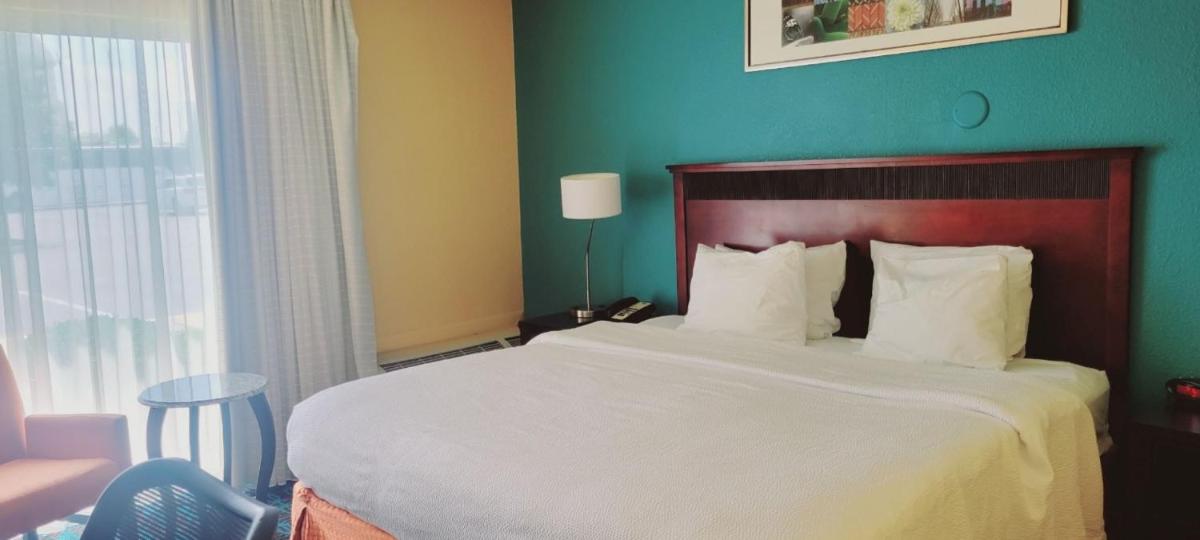 Fairfield Inn & Suites Cincinnati North/Sharonville - image 2