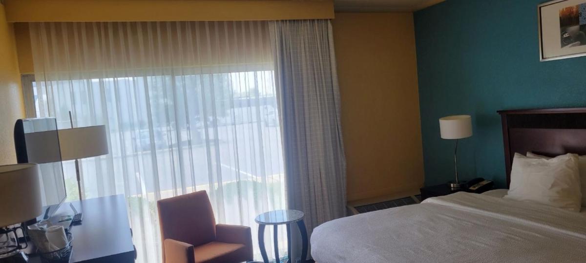 Fairfield Inn & Suites Cincinnati North/Sharonville - image 6
