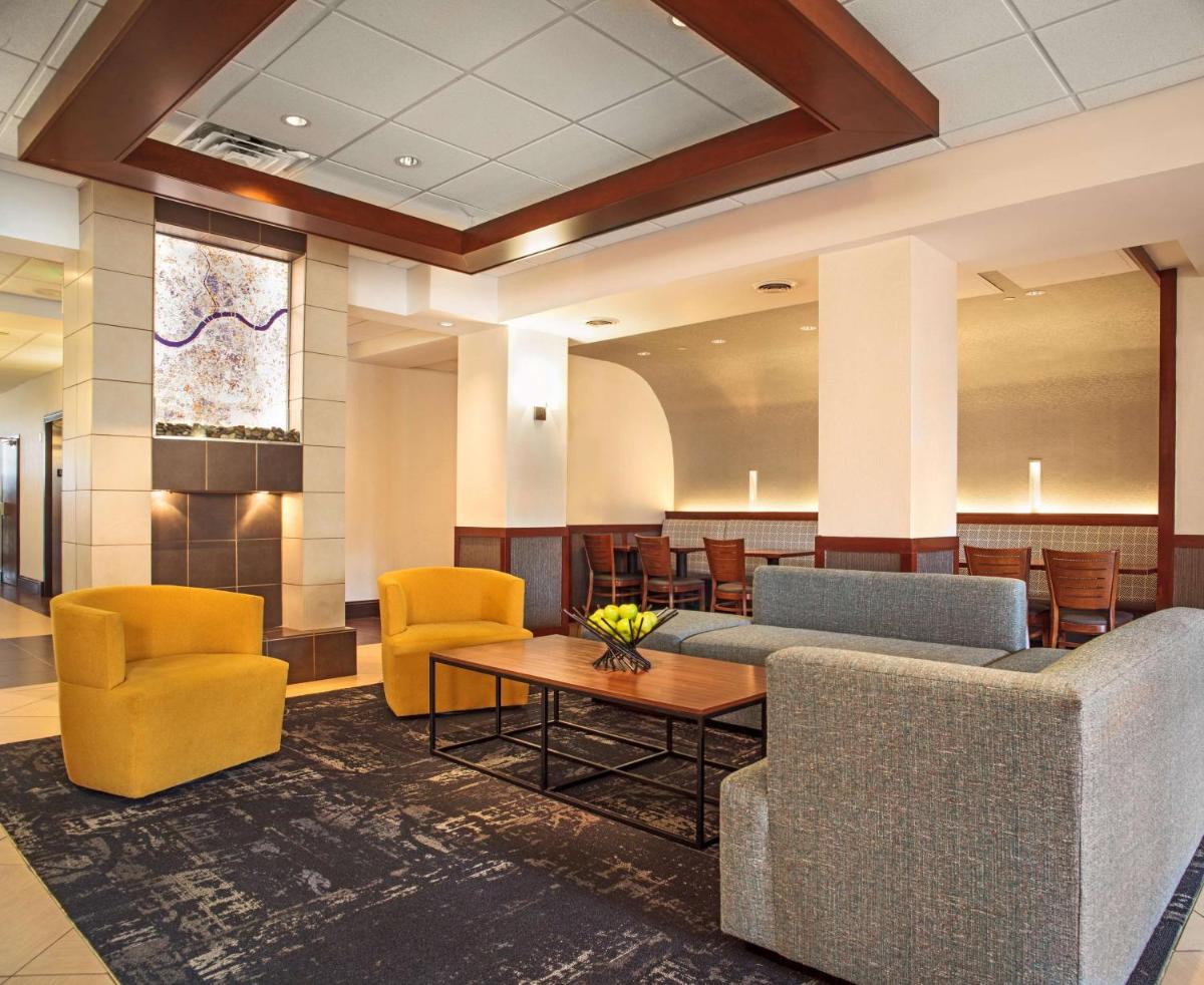 Hyatt Place Cincinnati Blue Ash - image 3