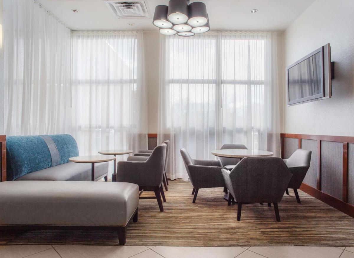 Hyatt Place Cincinnati Blue Ash - image 4