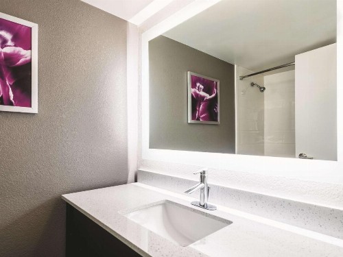 La Quinta by Wyndham Cincinnati Sharonville - image 34