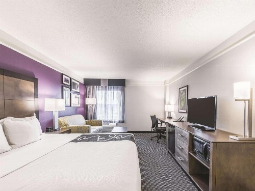 La Quinta by Wyndham Cincinnati Sharonville - image 35