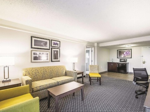 La Quinta by Wyndham Cincinnati Sharonville - image 46