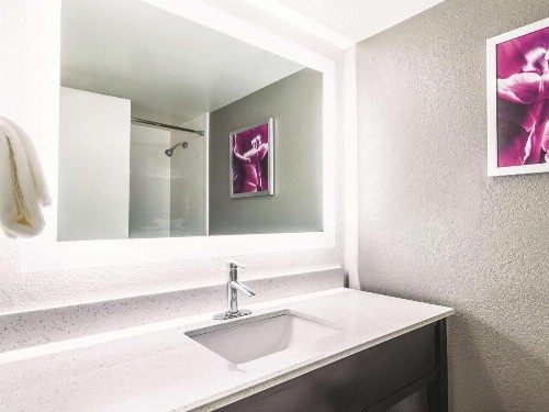 La Quinta by Wyndham Cincinnati Sharonville - image 6