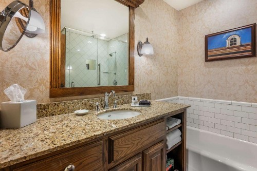 Best Western Premier Mariemont Inn - image 30