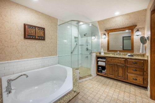 Best Western Premier Mariemont Inn - image 39