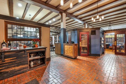 Best Western Premier Mariemont Inn - image 46