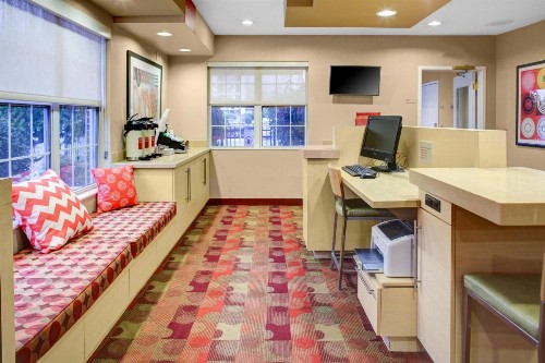 Hawthorn Suites by Wyndham Cincinnati Northeast/Mason - image 17