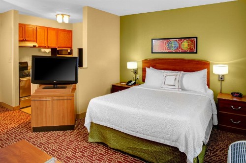 Hawthorn Suites by Wyndham Cincinnati Northeast/Mason - image 22
