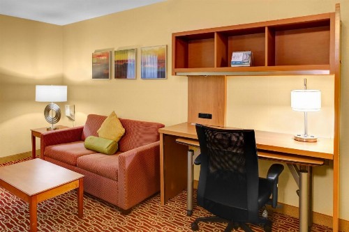 Hawthorn Suites by Wyndham Cincinnati Northeast/Mason - image 27
