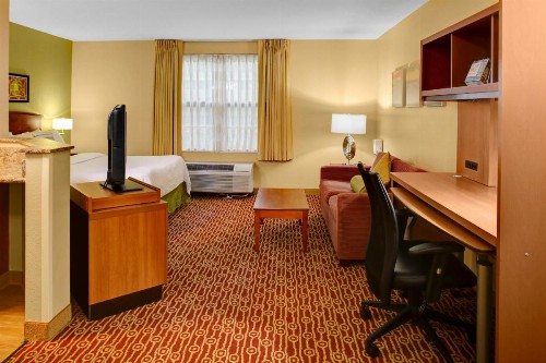 Hawthorn Suites by Wyndham Cincinnati Northeast/Mason - image 7