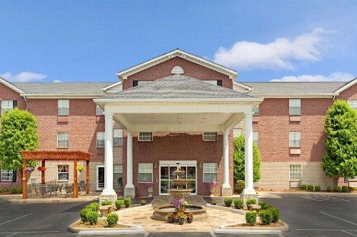 Hawthorn Suites by Wyndham Cincinnati/Sharonville - image 1