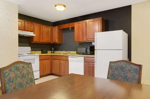 Hawthorn Suites by Wyndham Cincinnati/Sharonville - image 11