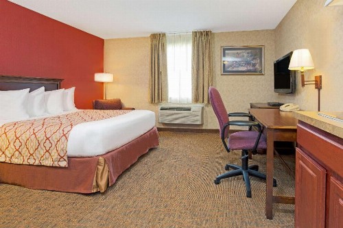Hawthorn Suites by Wyndham Cincinnati/Sharonville - image 14