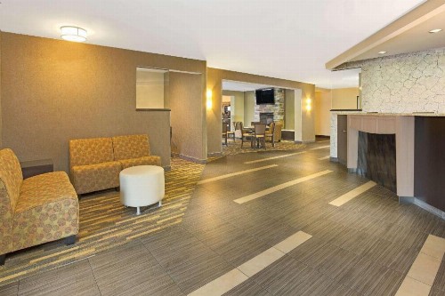 Hawthorn Suites by Wyndham Cincinnati/Sharonville - image 2