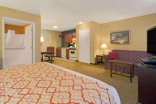 Hawthorn Suites by Wyndham Cincinnati/Sharonville - image 20