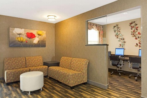 Hawthorn Suites by Wyndham Cincinnati/Sharonville - image 5