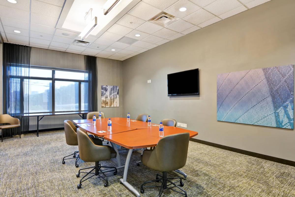 SpringHill Suites by Marriott Cincinnati Midtown - image 2