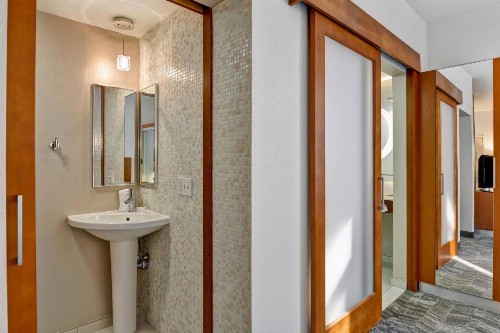 SpringHill Suites by Marriott Cincinnati Midtown - image 22