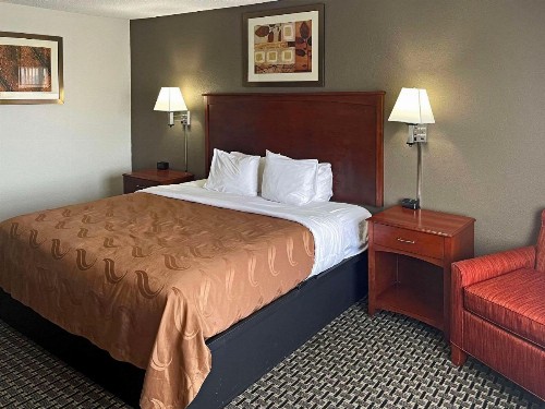 Quality Inn & Suites Cincinnati Sharonville - image 17