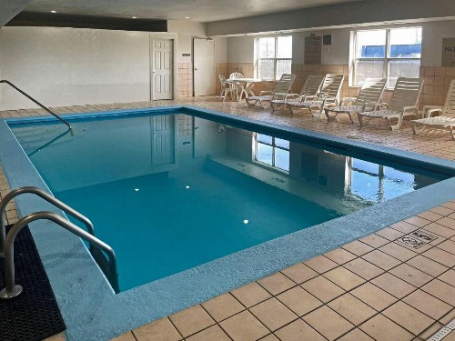 Quality Inn & Suites Cincinnati Sharonville - image 25