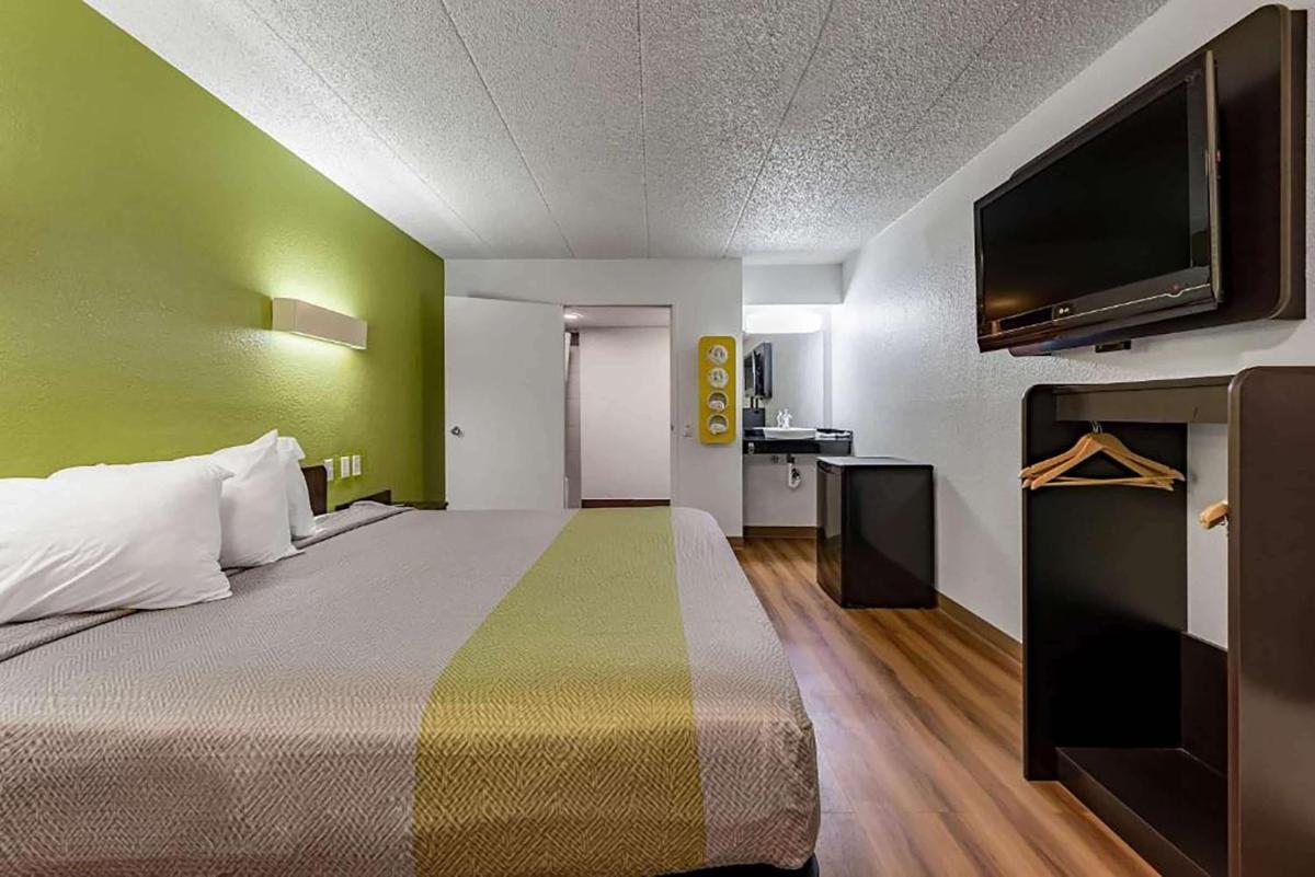 Motel 6-Cincinnati OH - Central - Norwood - main image