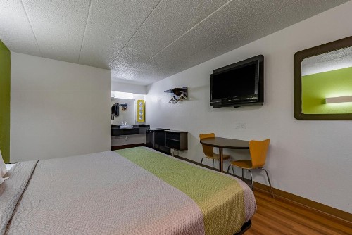 Motel 6-Cincinnati OH - Central - Norwood - image 12