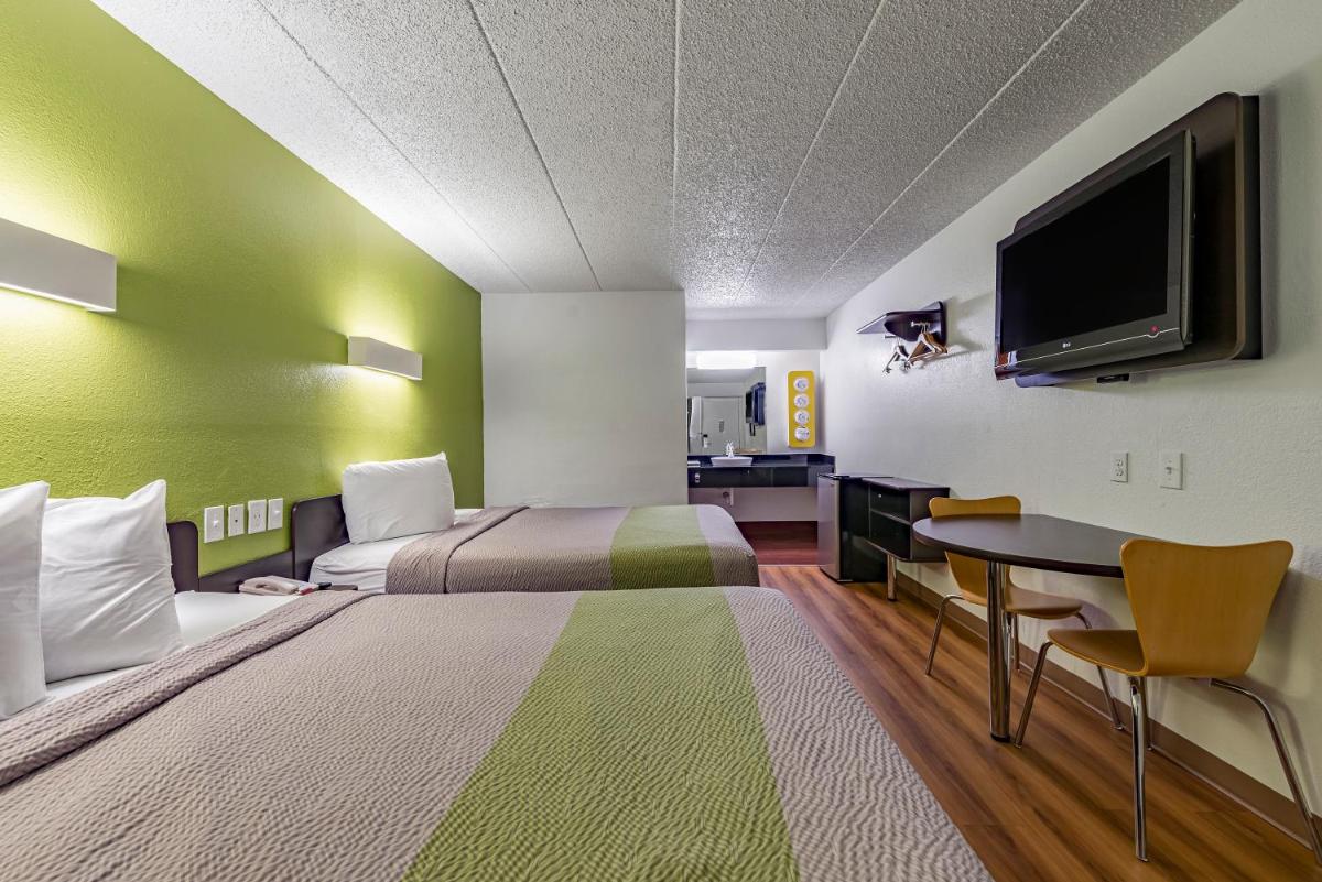Motel 6-Cincinnati OH - Central - Norwood - image 2