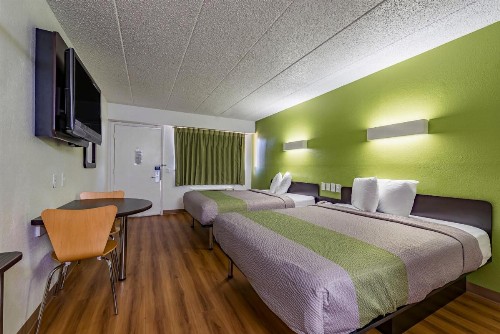 Motel 6-Cincinnati OH - Central - Norwood - image 3