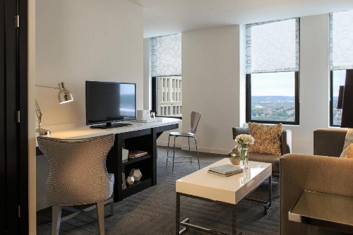 Renaissance Cincinnati Downtown Hotel - image 15