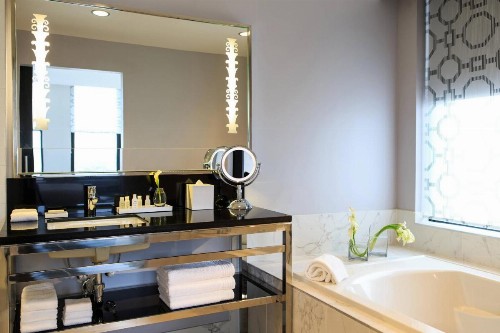 Renaissance Cincinnati Downtown Hotel - image 16