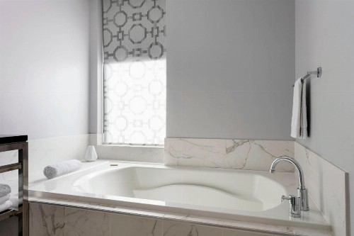 Renaissance Cincinnati Downtown Hotel - image 19