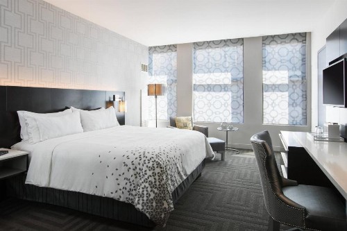 Renaissance Cincinnati Downtown Hotel - image 7