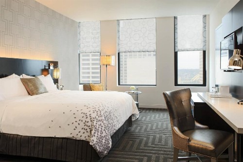 Renaissance Cincinnati Downtown Hotel - image 8