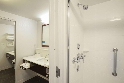 Hampton Inn & Suites - Cincinnati/Kenwood OH - image 4