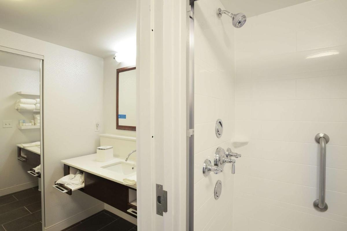 Hampton Inn & Suites - Cincinnati/Kenwood OH - image 4
