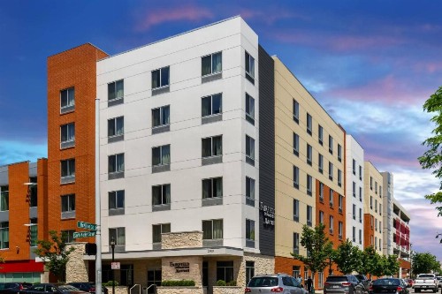 Fairfield Inn & Suites by Marriott Cincinnati Uptown/University Area - image 1